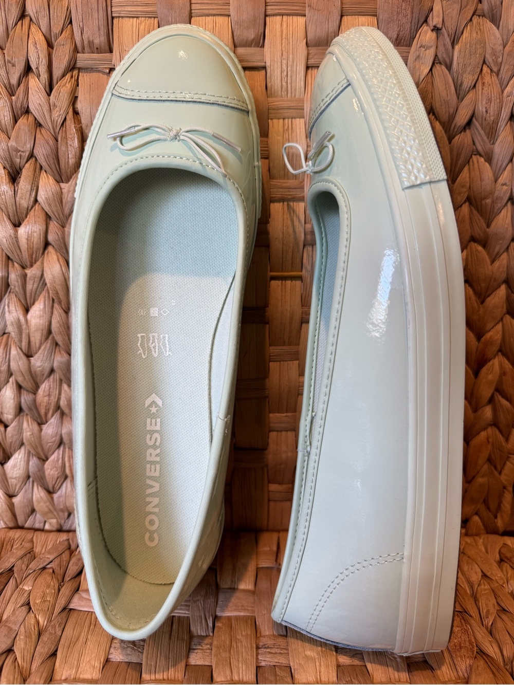 Converse NWOT Ballerina Ballet Flats Womens shoes size 11 patent leather Green
